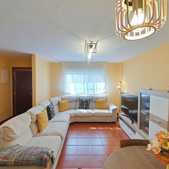 Se Vende Chalet Adosado en esquina en La Hidalga, Güimar.